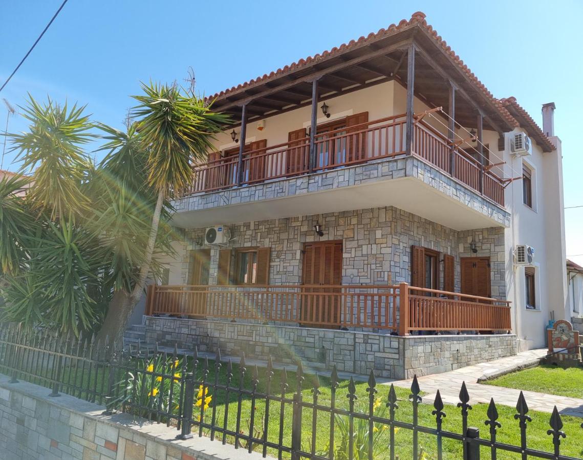 Ferienwohnung Chriselia Nea Roda Exterior foto
